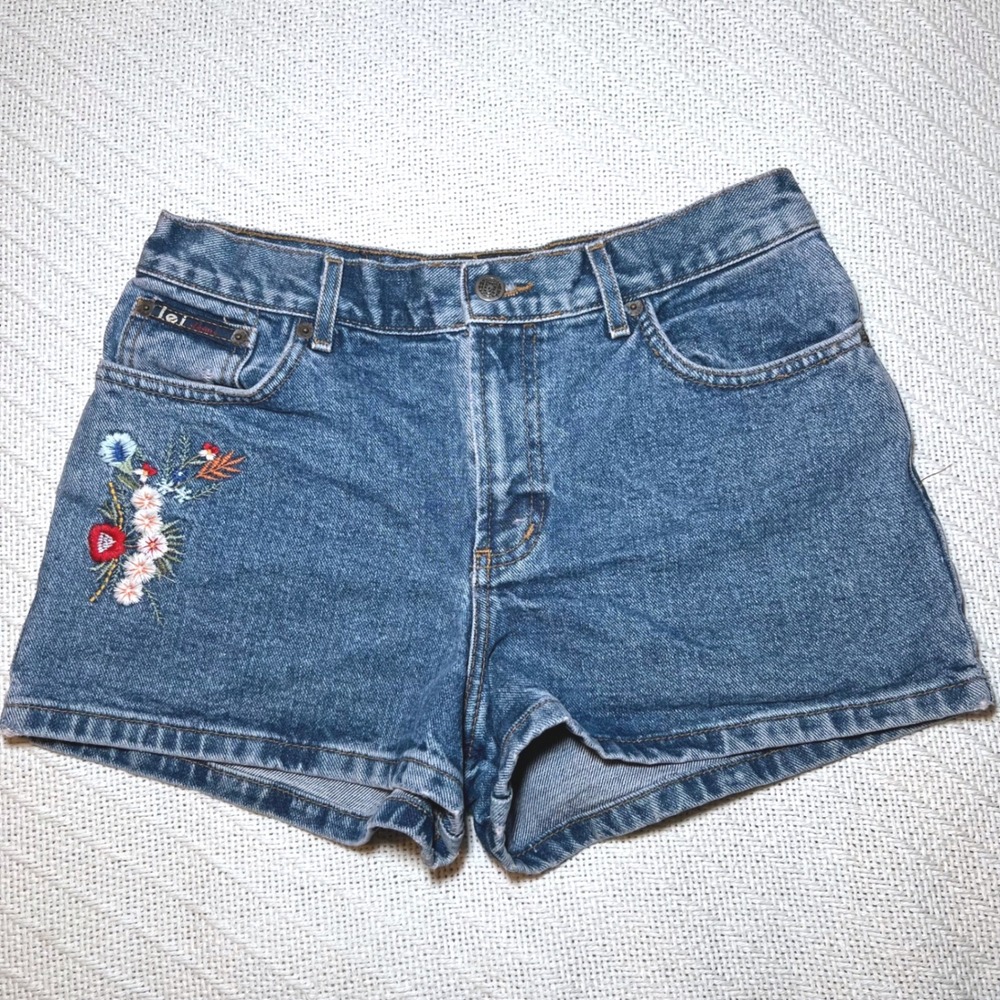 Vintage 90's LEI Floral Embroidered Denim Shorts Medium Wash High Rise Size 9